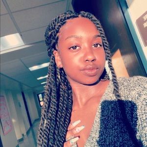 Meet your Posher, Simone